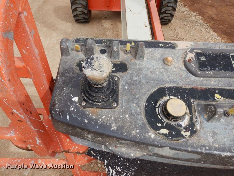 image for item DK0254 2003 JLG 600S  boom lift