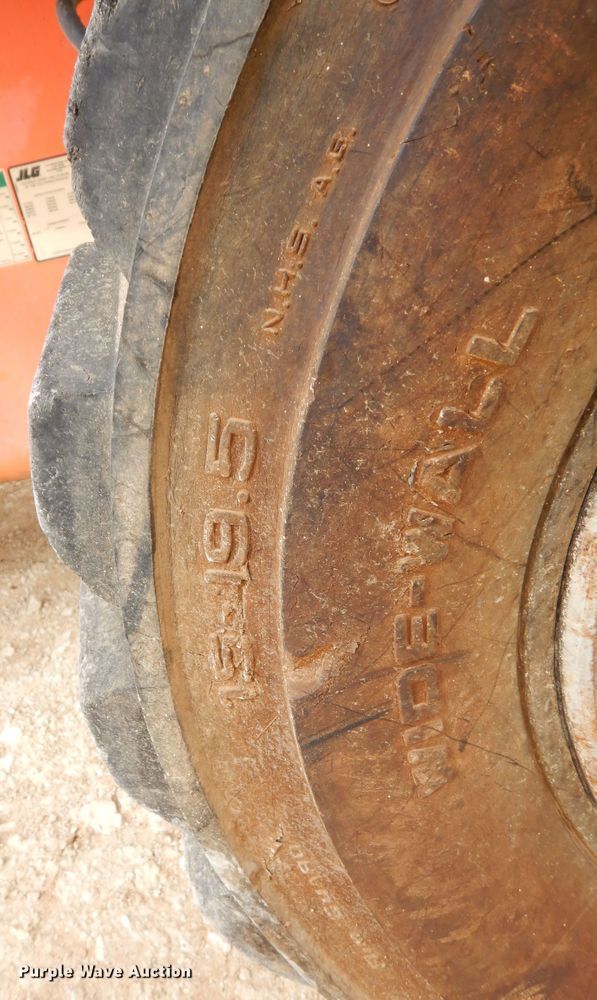 image for item DK0254 2003 JLG 600S  boom lift