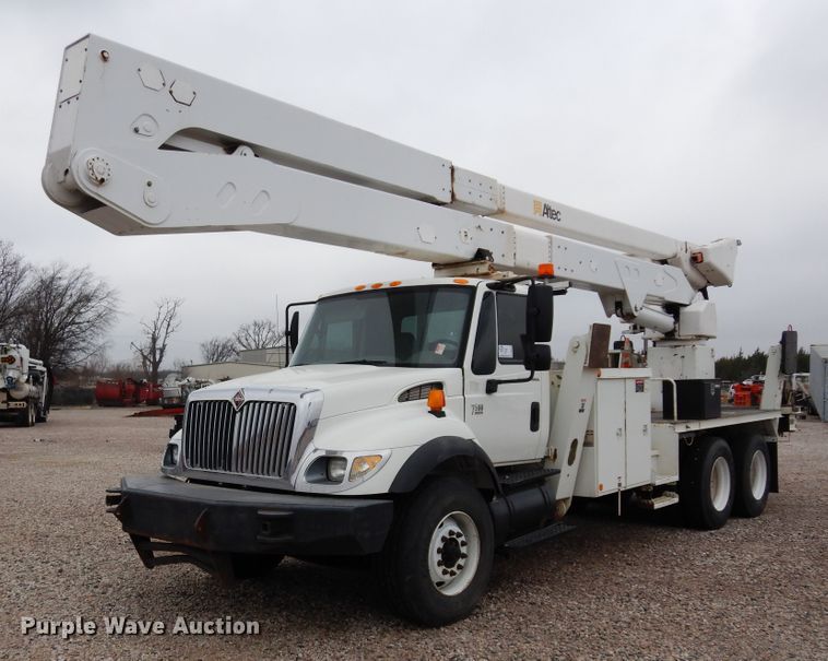 image for item DK0279 2006 International 7500  bucket truck