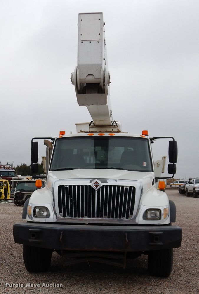 image for item DK0279 2006 International 7500  bucket truck