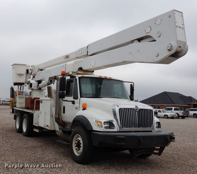 image for item DK0279 2006 International 7500  bucket truck