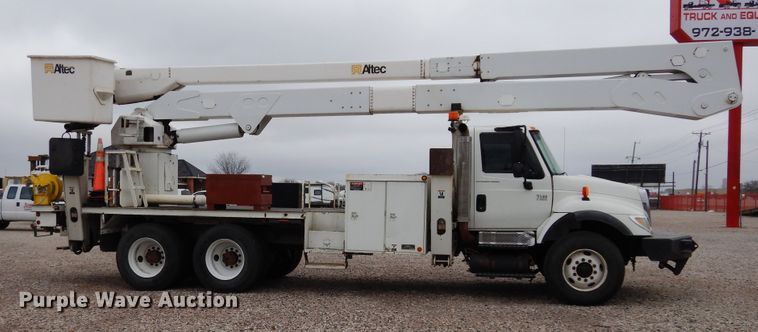 image for item DK0279 2006 International 7500  bucket truck