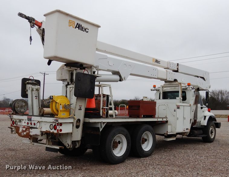 image for item DK0279 2006 International 7500  bucket truck