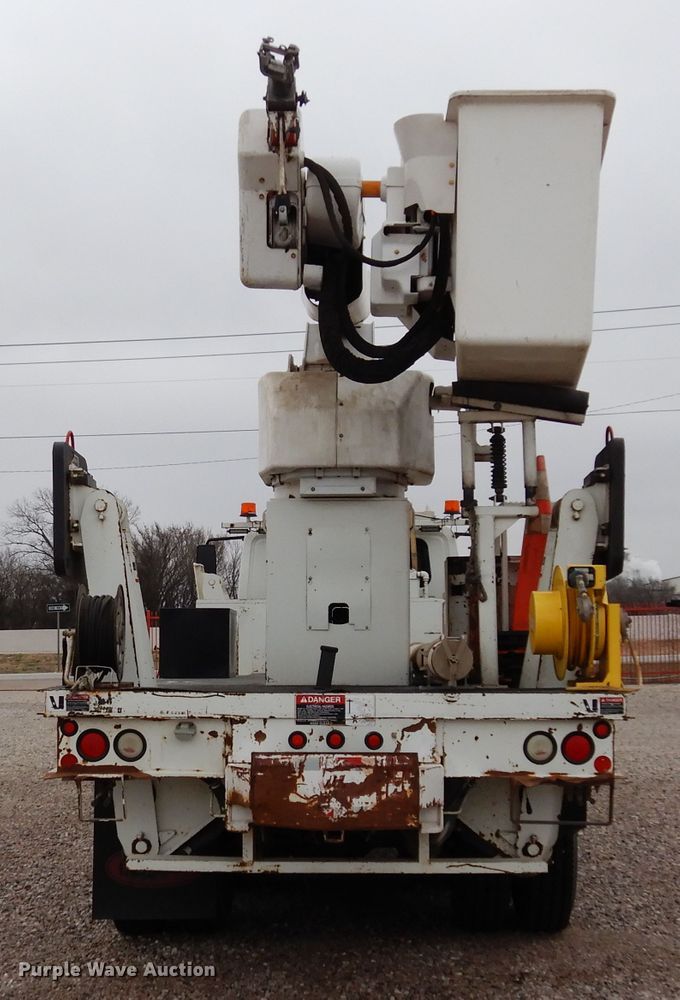 image for item DK0279 2006 International 7500  bucket truck