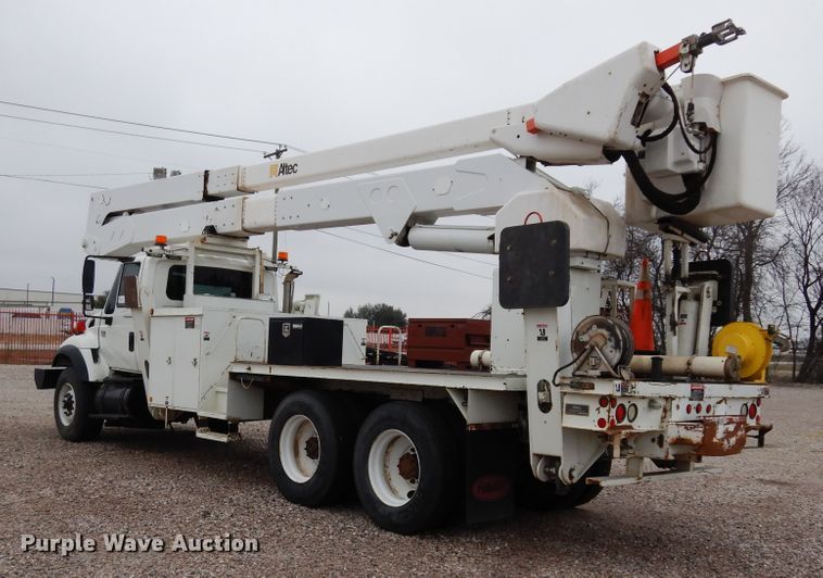 image for item DK0279 2006 International 7500  bucket truck