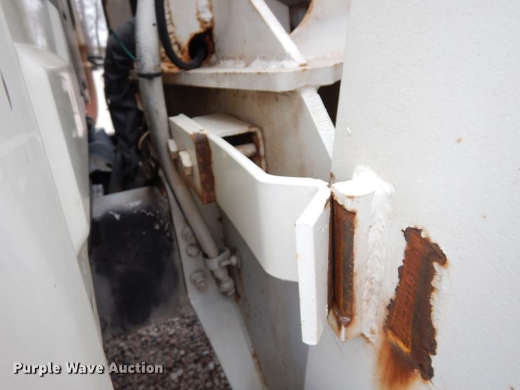 image for item DK0279 2006 International 7500  bucket truck