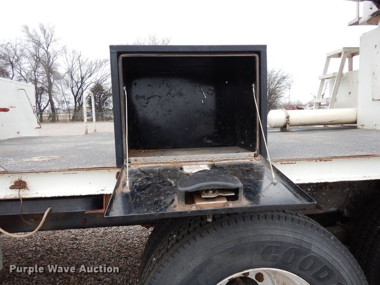 image for item DK0279 2006 International 7500  bucket truck