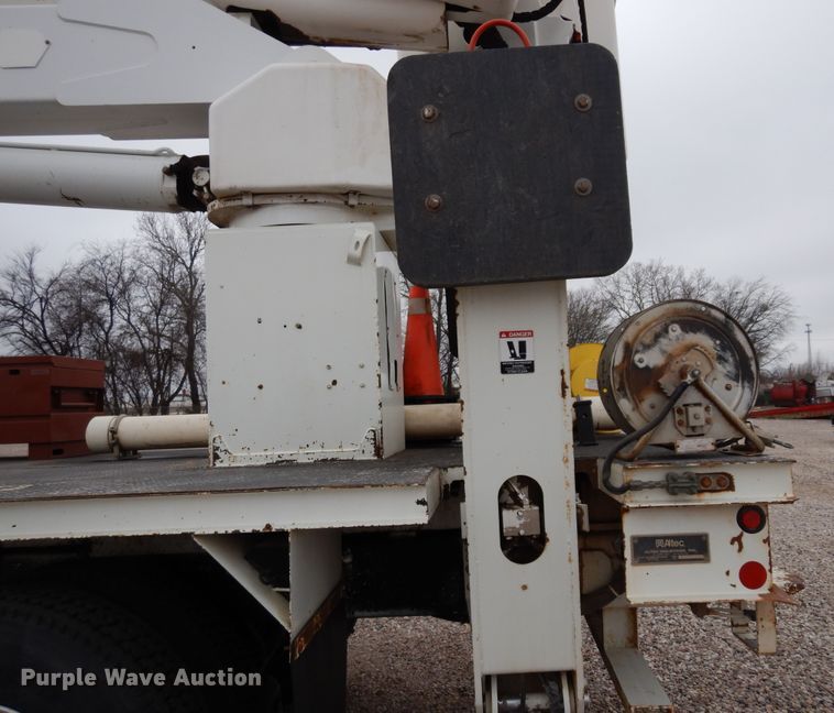 image for item DK0279 2006 International 7500  bucket truck