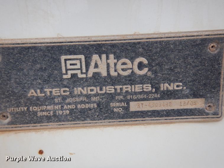 image for item DK0279 2006 International 7500  bucket truck