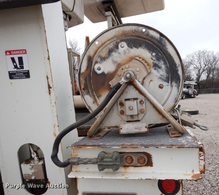 image for item DK0279 2006 International 7500  bucket truck