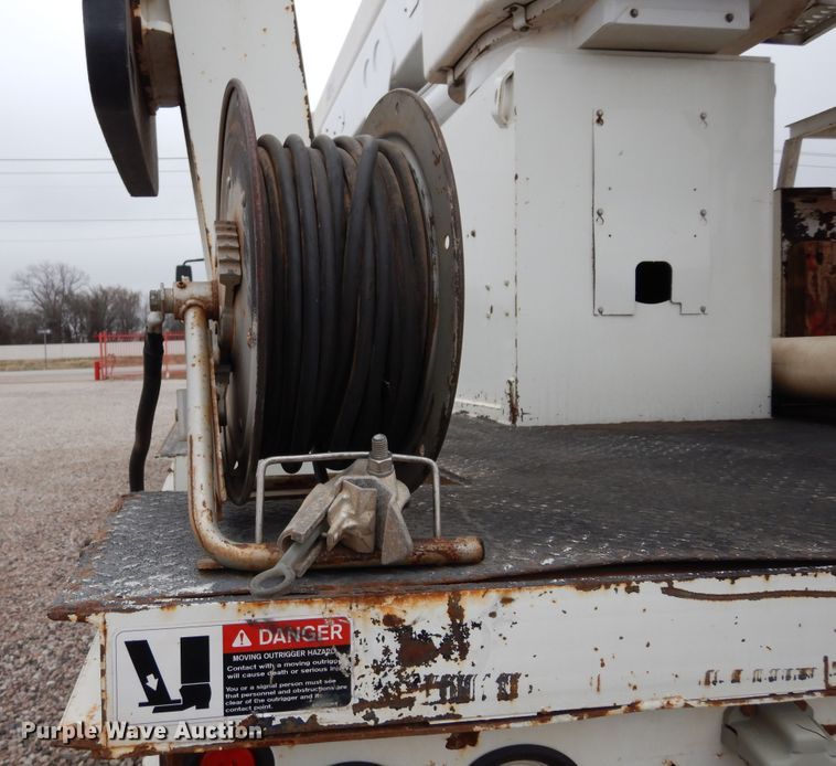 image for item DK0279 2006 International 7500  bucket truck