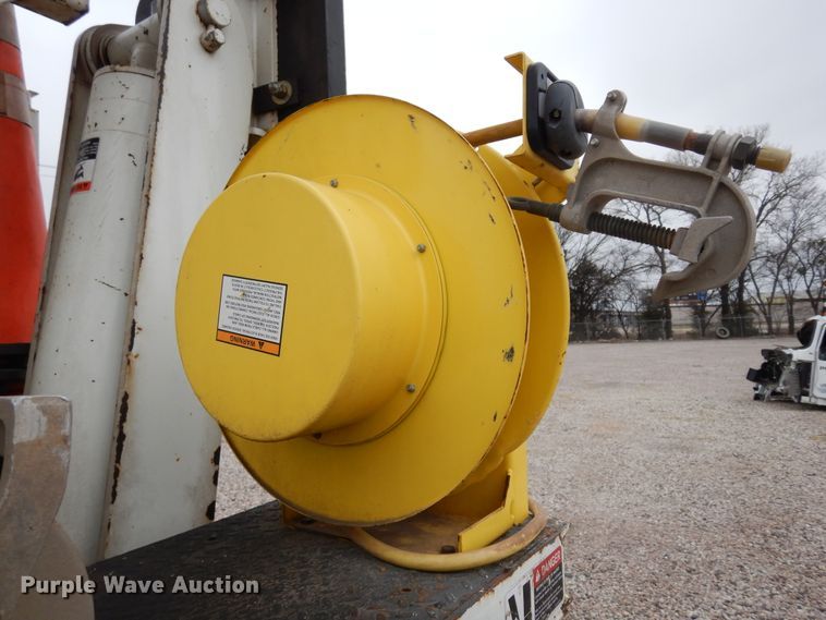 image for item DK0279 2006 International 7500  bucket truck