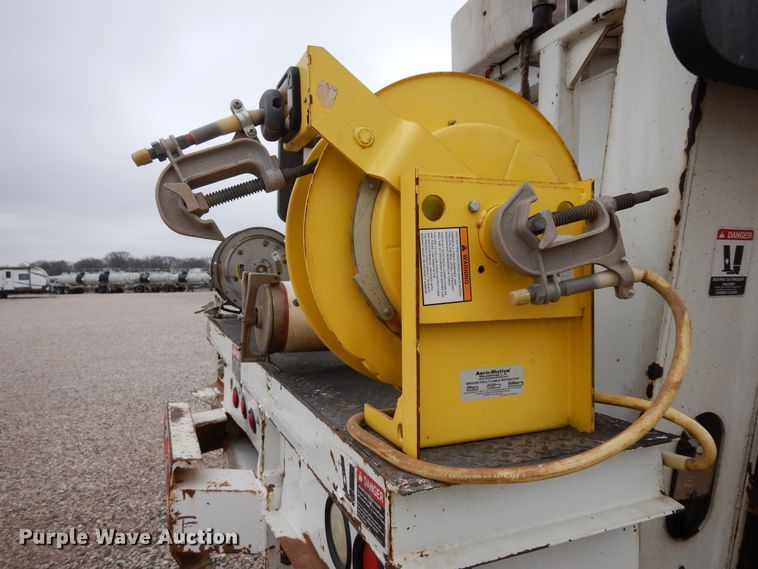 image for item DK0279 2006 International 7500  bucket truck