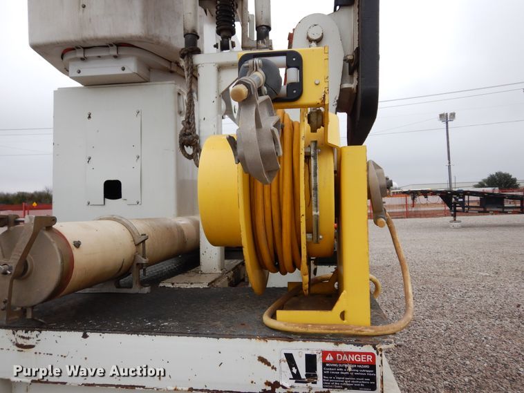 image for item DK0279 2006 International 7500  bucket truck