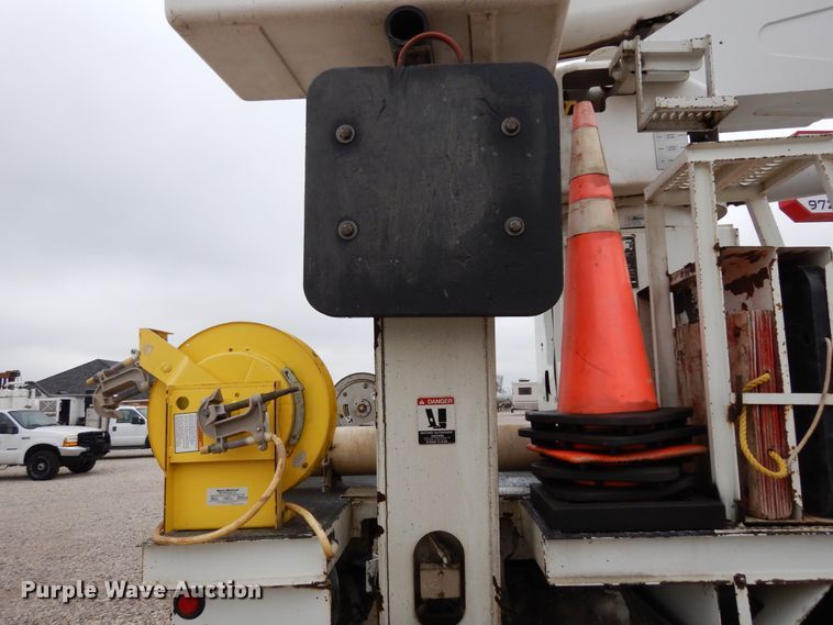 image for item DK0279 2006 International 7500  bucket truck