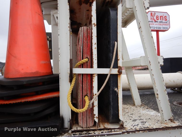 image for item DK0279 2006 International 7500  bucket truck