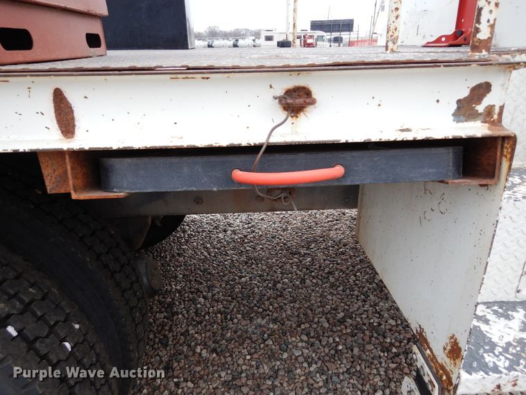 image for item DK0279 2006 International 7500  bucket truck