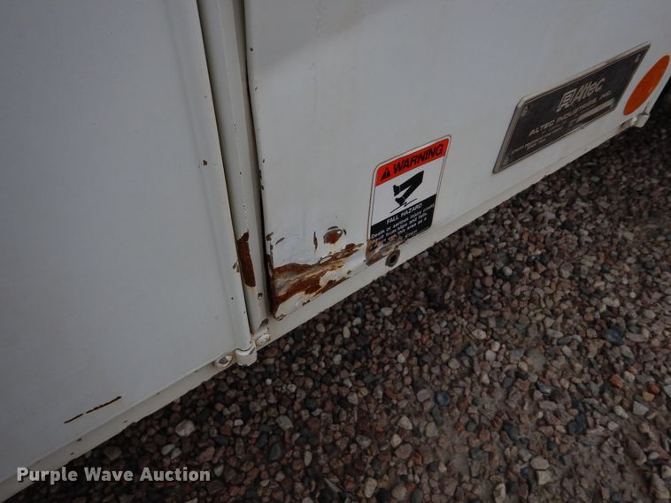 image for item DK0279 2006 International 7500  bucket truck