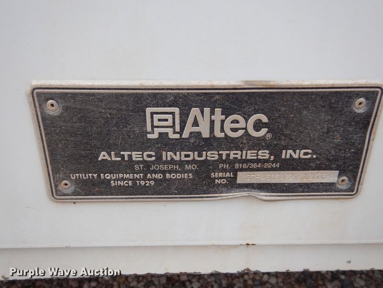 image for item DK0279 2006 International 7500  bucket truck