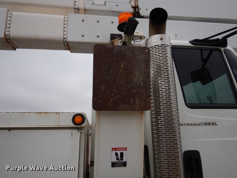 image for item DK0279 2006 International 7500  bucket truck