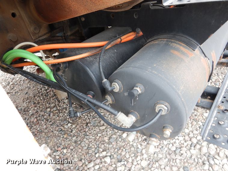 image for item DK0279 2006 International 7500  bucket truck