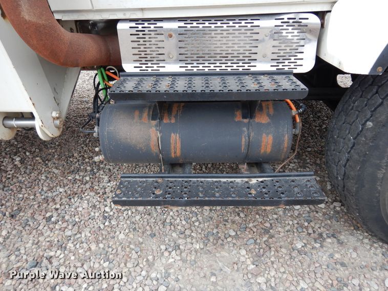 image for item DK0279 2006 International 7500  bucket truck