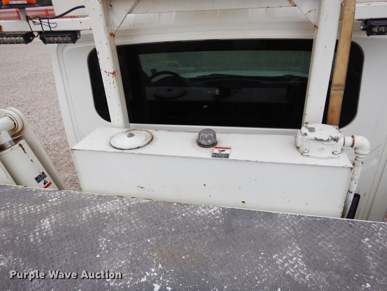 image for item DK0279 2006 International 7500  bucket truck