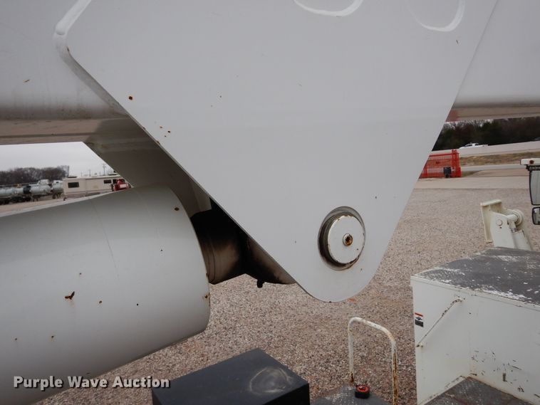 image for item DK0279 2006 International 7500  bucket truck