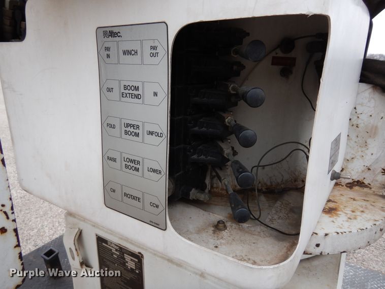 image for item DK0279 2006 International 7500  bucket truck