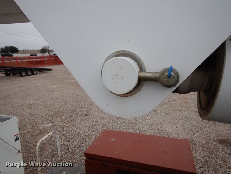 image for item DK0279 2006 International 7500  bucket truck