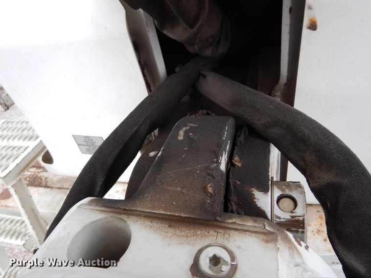 image for item DK0279 2006 International 7500  bucket truck