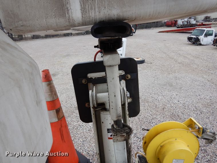 image for item DK0279 2006 International 7500  bucket truck