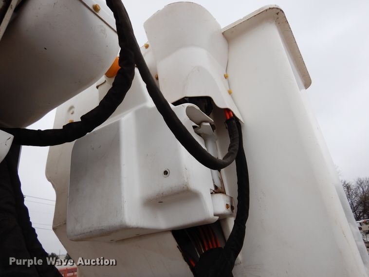 image for item DK0279 2006 International 7500  bucket truck