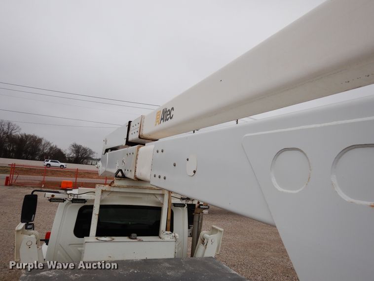 image for item DK0279 2006 International 7500  bucket truck