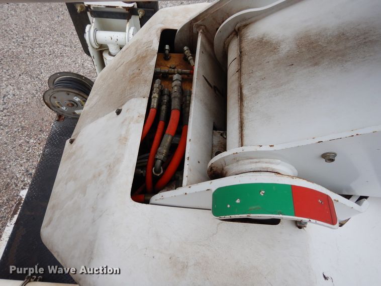 image for item DK0279 2006 International 7500  bucket truck