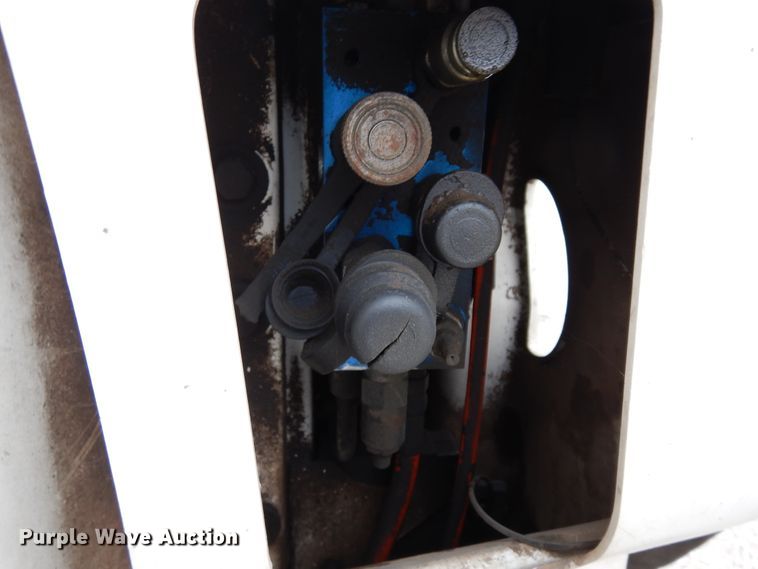 image for item DK0279 2006 International 7500  bucket truck