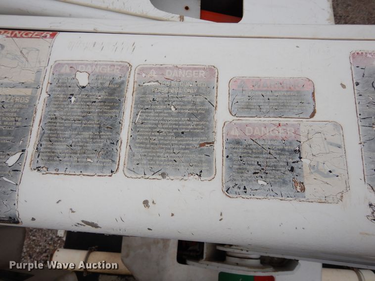 image for item DK0279 2006 International 7500  bucket truck