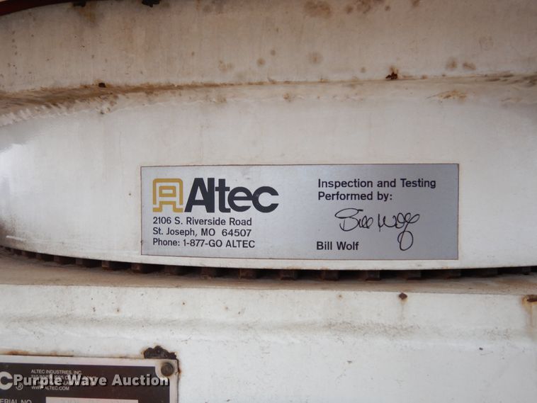 image for item DK0279 2006 International 7500  bucket truck