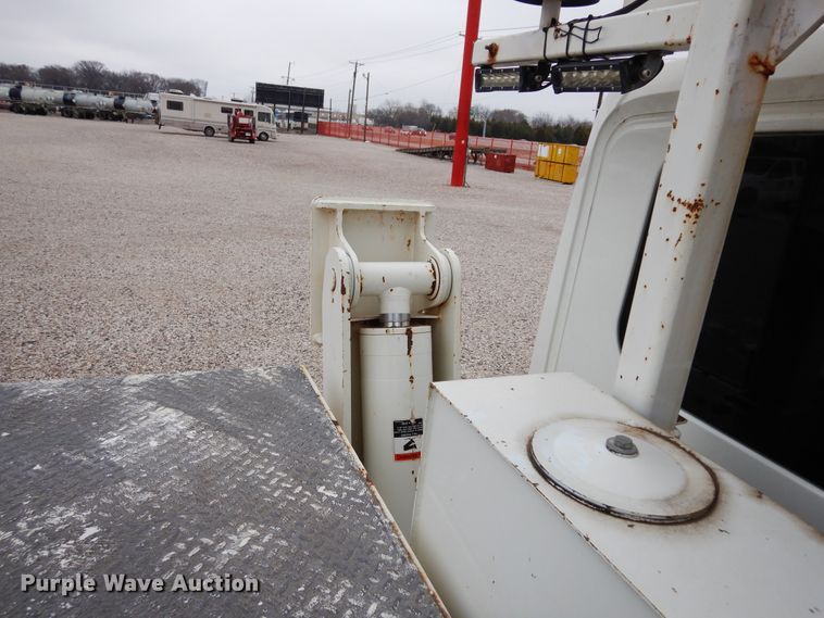 image for item DK0279 2006 International 7500  bucket truck