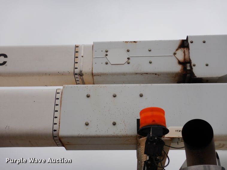 image for item DK0279 2006 International 7500  bucket truck