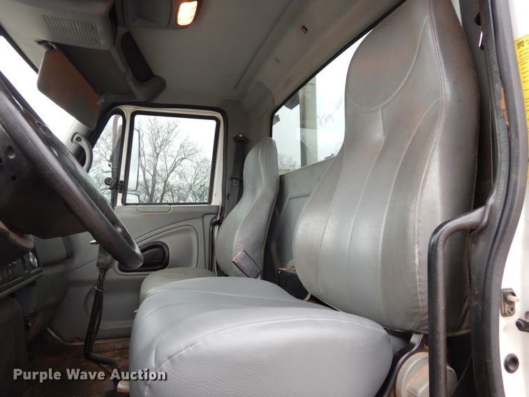 image for item DK0279 2006 International 7500  bucket truck