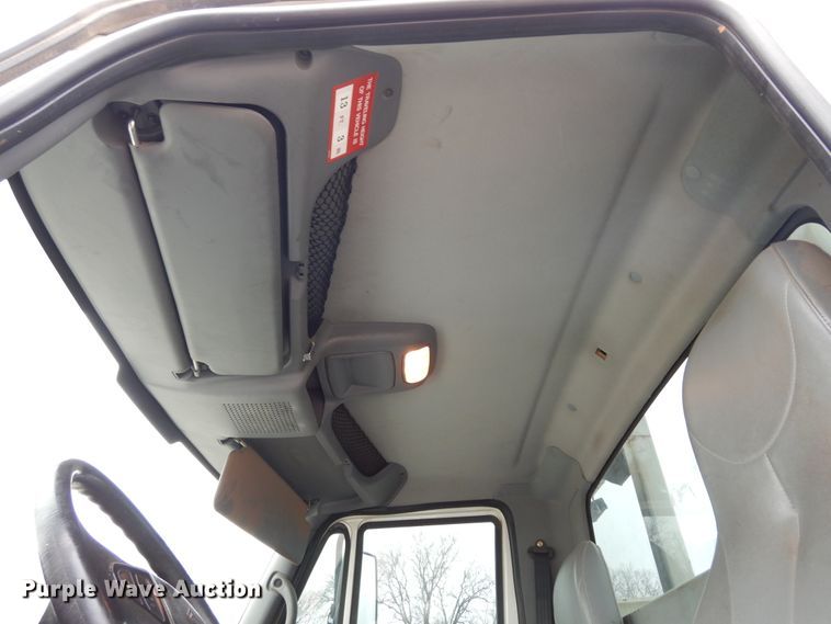 image for item DK0279 2006 International 7500  bucket truck