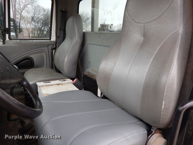 image for item DK0279 2006 International 7500  bucket truck