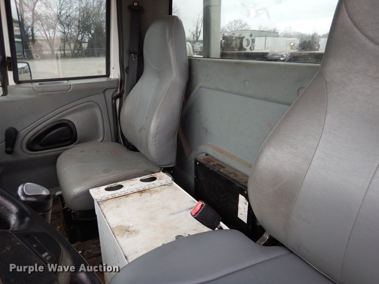 image for item DK0279 2006 International 7500  bucket truck