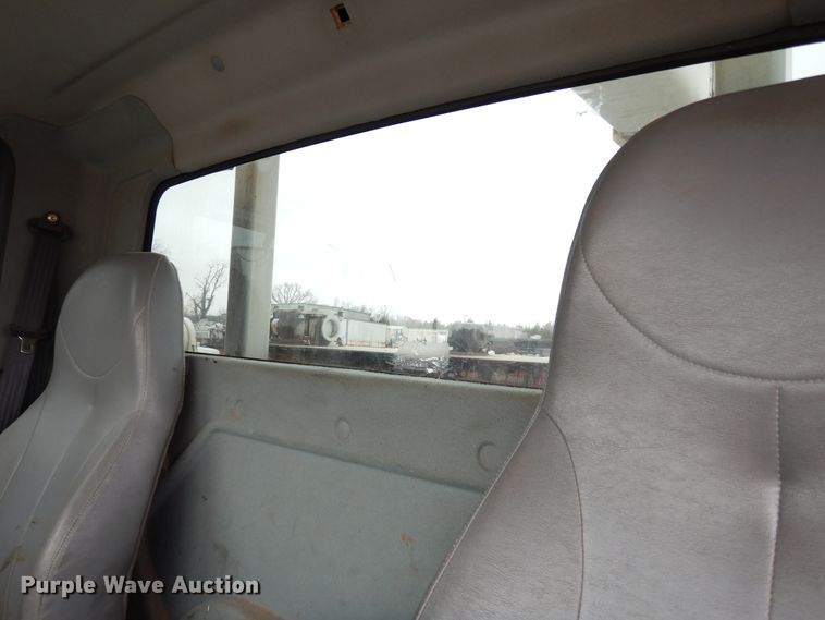 image for item DK0279 2006 International 7500  bucket truck