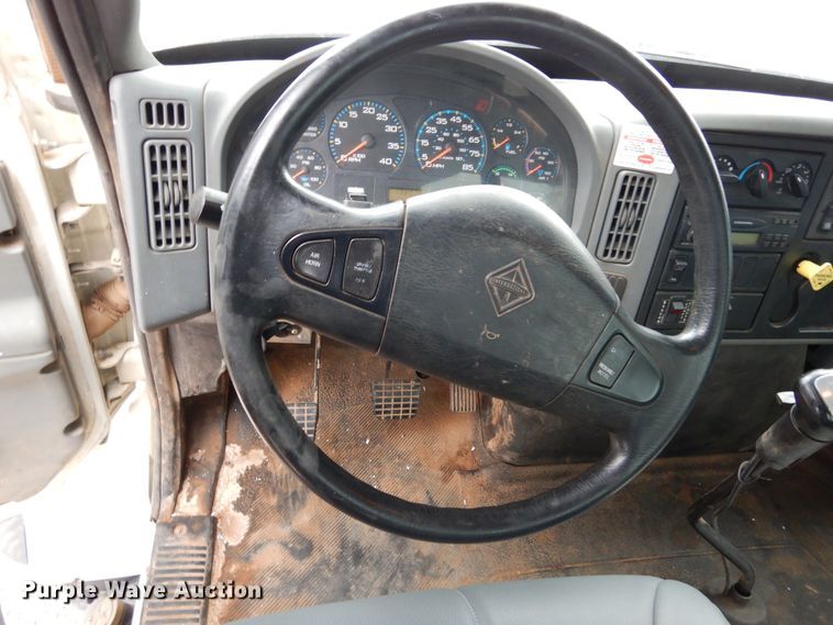 image for item DK0279 2006 International 7500  bucket truck