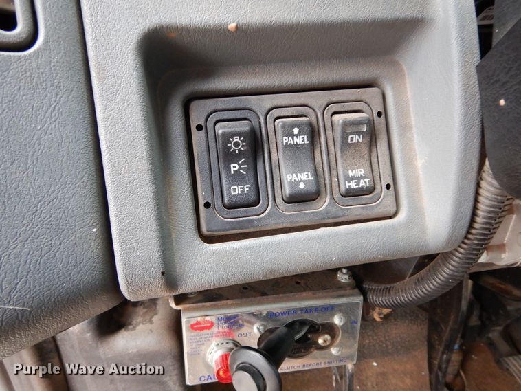 image for item DK0279 2006 International 7500  bucket truck