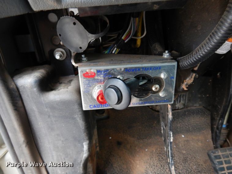 image for item DK0279 2006 International 7500  bucket truck