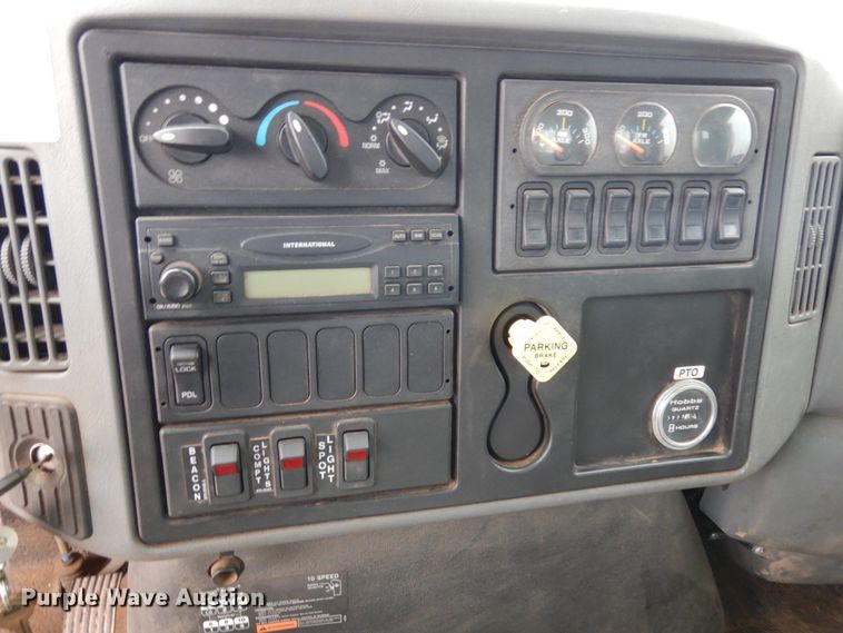 image for item DK0279 2006 International 7500  bucket truck