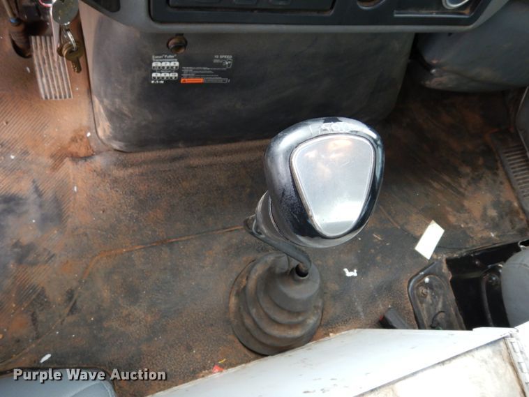 image for item DK0279 2006 International 7500  bucket truck